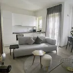 Lejlighed Charming Modern 3br In The Heart Of Asti
