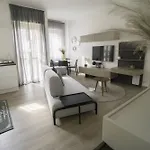Lejlighed Charming Modern 3br In The Heart Of *