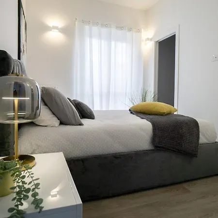 Charming Modern 3br In The Heart Of Asti