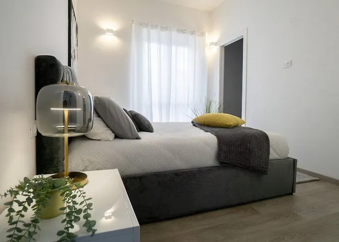 Charming Modern 3br In The Heart Of Asti